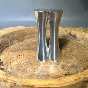 Vintage Nambe Kissing Salt & Pepper Shakers, Alloy Metal, 5" H x 1.75" W -Silver